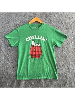 Peanuts Snoopy CHILLIN' T-Shirt Mens M Green Graphic Tee Doghouse Distressed
